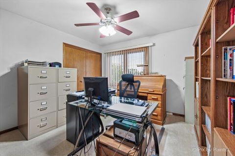 Tiny photo for 690 Yorkshire Lane, Des Plaines, IL 60016 (MLS # 12481979)