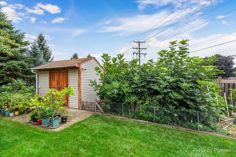 Tiny photo for 690 Yorkshire Lane, Des Plaines, IL 60016 (MLS # 12481979)