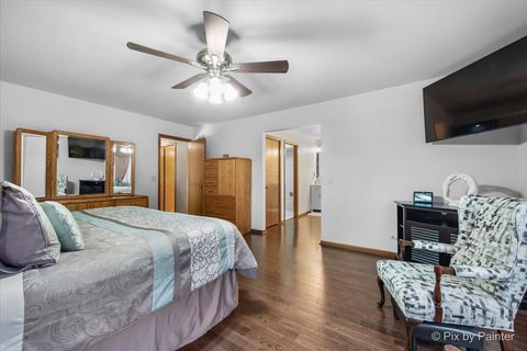 Tiny photo for 690 Yorkshire Lane, Des Plaines, IL 60016 (MLS # 12481979)