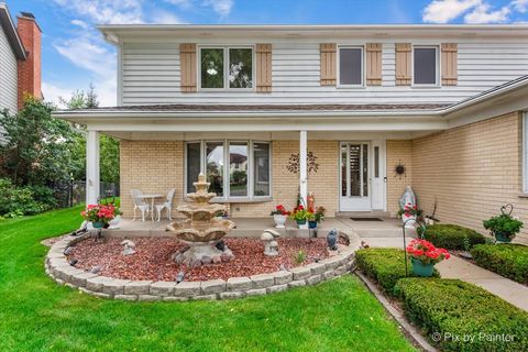 Tiny photo for 690 Yorkshire Lane, Des Plaines, IL 60016 (MLS # 12481979)