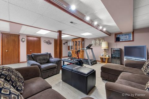 Tiny photo for 690 Yorkshire Lane, Des Plaines, IL 60016 (MLS # 12481979)