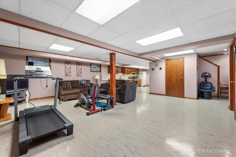 Tiny photo for 690 Yorkshire Lane, Des Plaines, IL 60016 (MLS # 12481979)