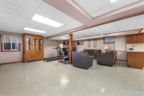 Tiny photo for 690 Yorkshire Lane, Des Plaines, IL 60016 (MLS # 12481979)