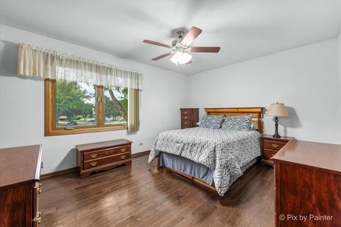 Tiny photo for 690 Yorkshire Lane, Des Plaines, IL 60016 (MLS # 12481979)