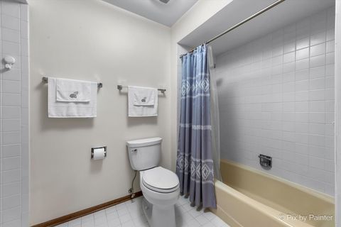 Tiny photo for 690 Yorkshire Lane, Des Plaines, IL 60016 (MLS # 12481979)