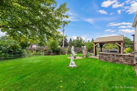 Tiny photo for 690 Yorkshire Lane, Des Plaines, IL 60016 (MLS # 12481979)