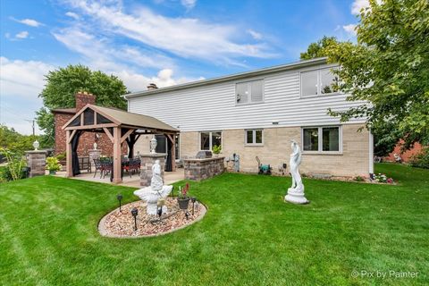 Tiny photo for 690 Yorkshire Lane, Des Plaines, IL 60016 (MLS # 12481979)