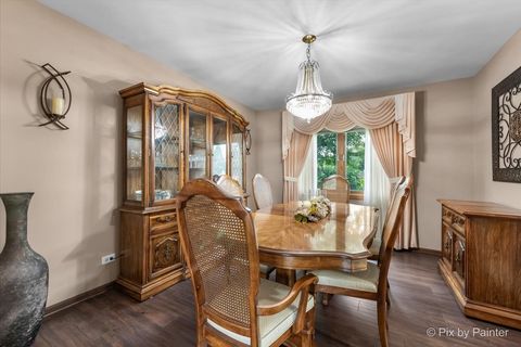 Tiny photo for 690 Yorkshire Lane, Des Plaines, IL 60016 (MLS # 12481979)