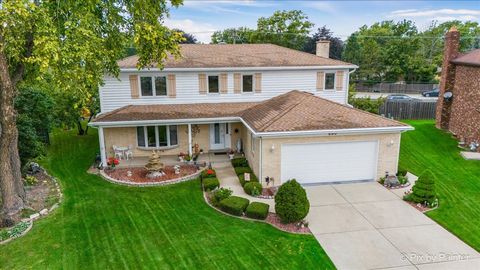 Tiny photo for 690 Yorkshire Lane, Des Plaines, IL 60016 (MLS # 12481979)