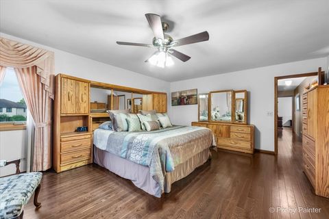 Tiny photo for 690 Yorkshire Lane, Des Plaines, IL 60016 (MLS # 12481979)