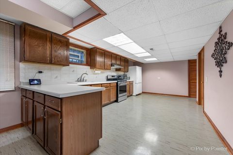 Tiny photo for 690 Yorkshire Lane, Des Plaines, IL 60016 (MLS # 12481979)