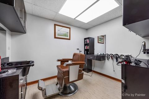 Tiny photo for 690 Yorkshire Lane, Des Plaines, IL 60016 (MLS # 12481979)