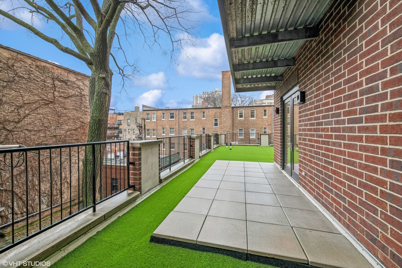 434 W Melrose Street 203