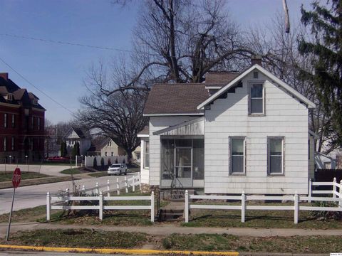 Photo of 740 S 14th St, Quincy, IL 62301 (MLS # 12591801)