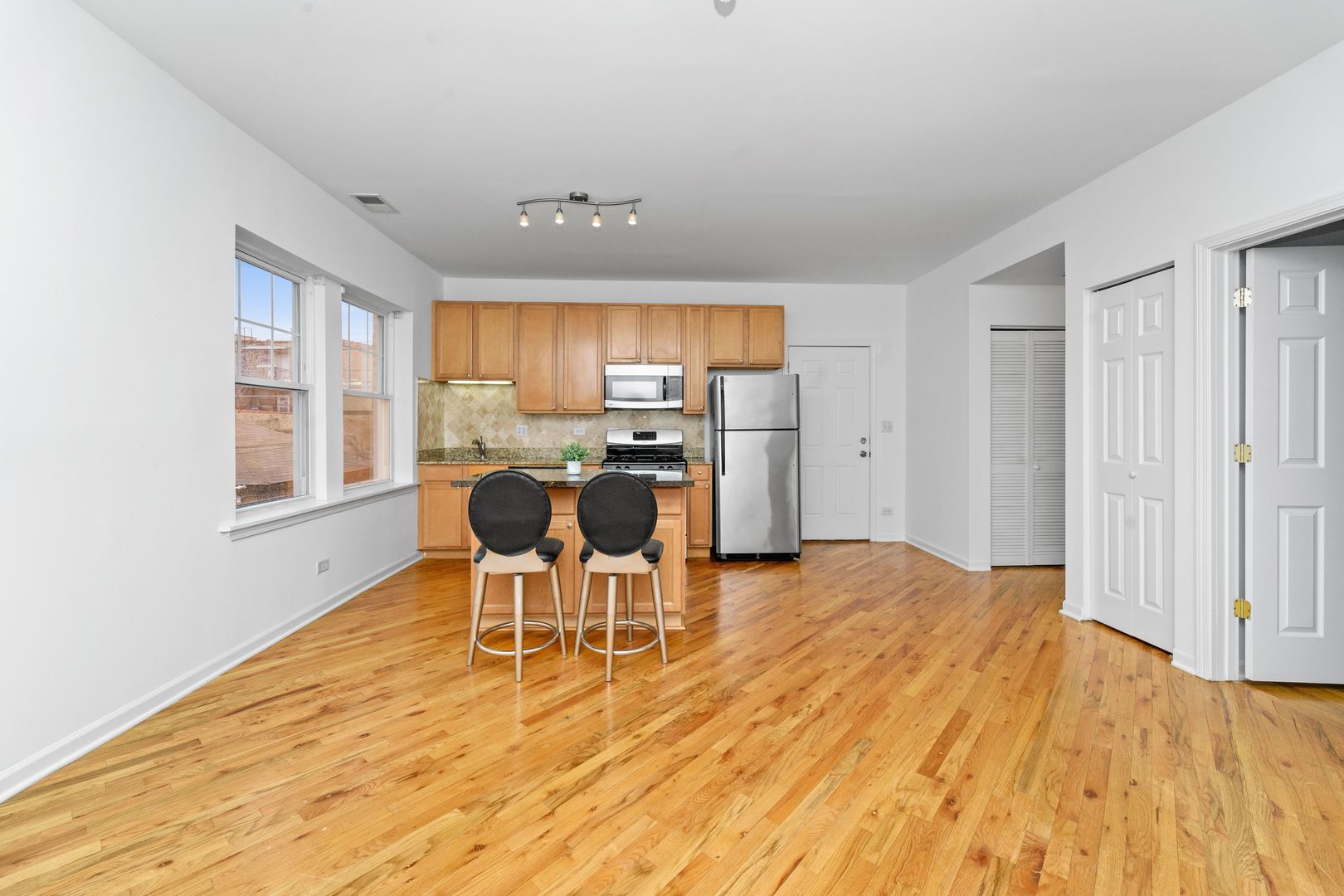 2414 W Bryn Mawr Avenue 1W