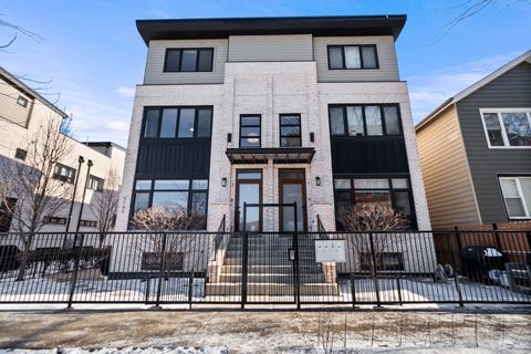 2245 N rockwell Street Chicago IL 60647