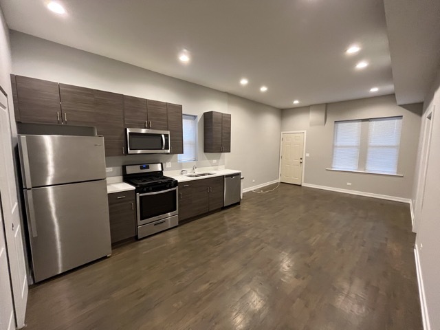 2750 W Cermak Road