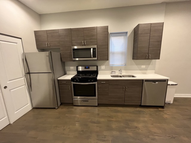 2750 W Cermak Road