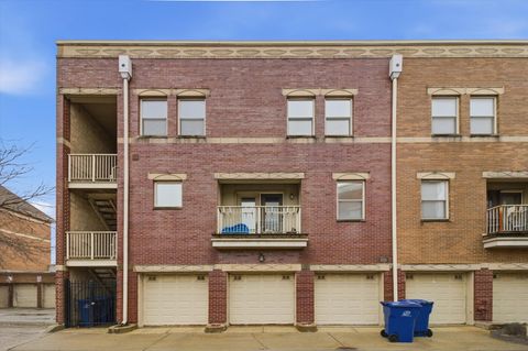 Tiny photo for 830 E Bowen Avenue #2A, Chicago, IL 60653 (MLS # 12579036)