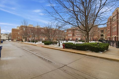 Tiny photo for 830 E Bowen Avenue #2A, Chicago, IL 60653 (MLS # 12579036)