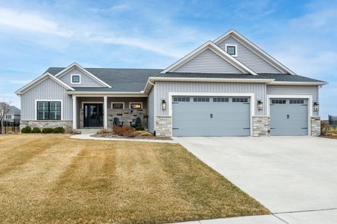 Photo of 5912 Pigeon Creek Road, Bettendorf, IA 52722 (MLS # 12595744)