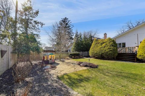 Tiny photo for 57 Chestnut Avenue, Clarendon Hills, IL 60514 (MLS # 12588845)