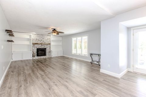 Tiny photo for 301 Lake Shore Circle, Bloomington, IL 61704 (MLS # 12596310)