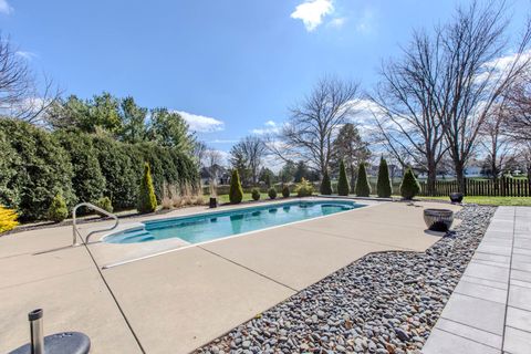 Tiny photo for 301 Lake Shore Circle, Bloomington, IL 61704 (MLS # 12596310)