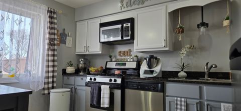 Tiny photo for 10467 DEARLOVE Road #6, Glenview, IL 60025 (MLS # 12567065)