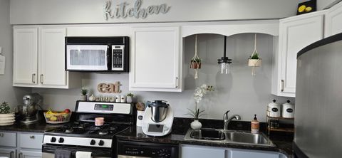 Tiny photo for 10467 DEARLOVE Road #6, Glenview, IL 60025 (MLS # 12567065)