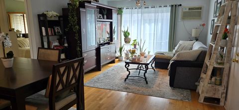 Tiny photo for 10467 DEARLOVE Road #6, Glenview, IL 60025 (MLS # 12567065)