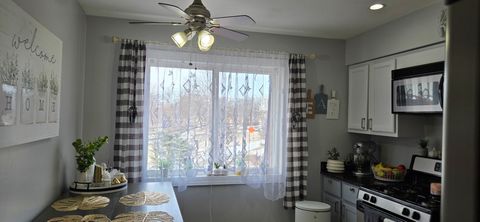 Tiny photo for 10467 DEARLOVE Road #6, Glenview, IL 60025 (MLS # 12567065)