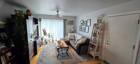 Tiny photo for 10467 DEARLOVE Road #6, Glenview, IL 60025 (MLS # 12567065)