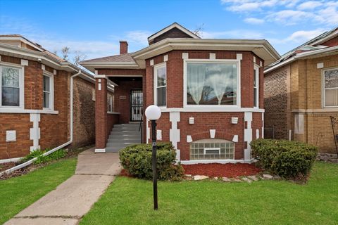 Photo of 8214 S Paxton Avenue, Chicago, IL 60617 (MLS # 12497391)