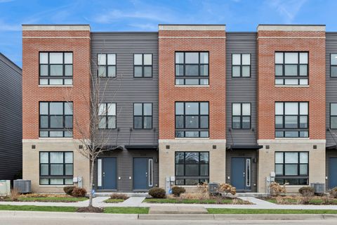 Photo of 306 Summit Circle, Lombard, IL 60148 (MLS # 12594447)