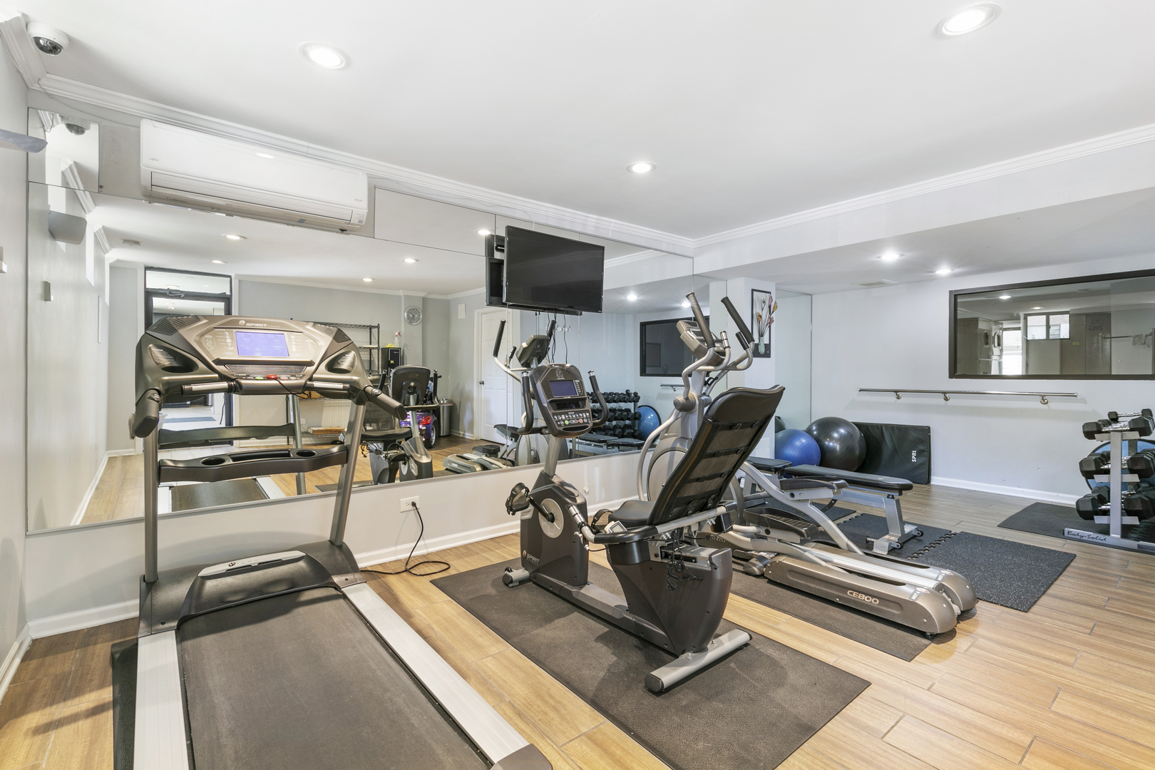 6001 N Kenmore Avenue 511