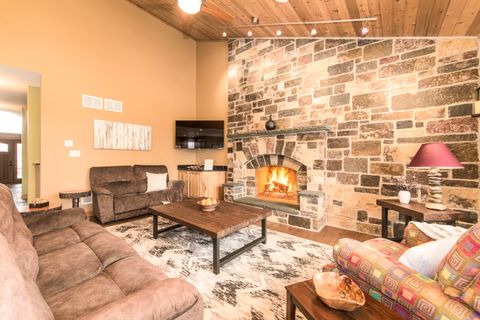 Tiny photo for 7245 W Lee Street, Niles, IL 60714 (MLS # 12579865)