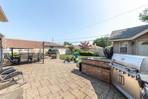 Tiny photo for 7245 W Lee Street, Niles, IL 60714 (MLS # 12579865)