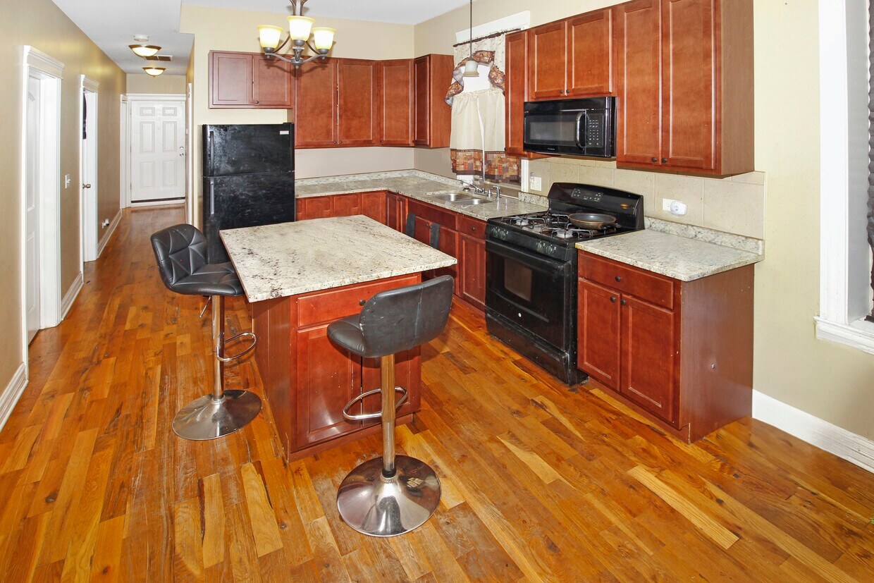 1439 S Saint Louis Avenue