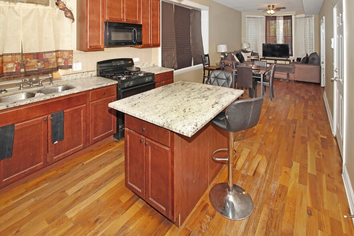 1439 S Saint Louis Avenue