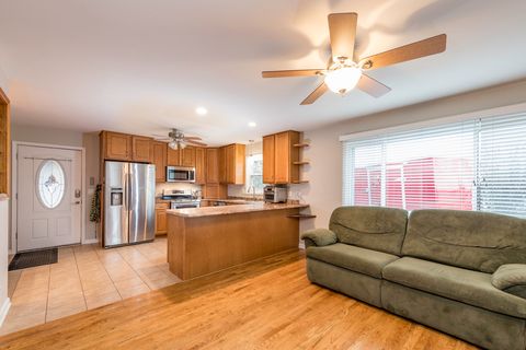 Tiny photo for 12707 W Warner Street, Beach Park, IL 60087 (MLS # 12573857)