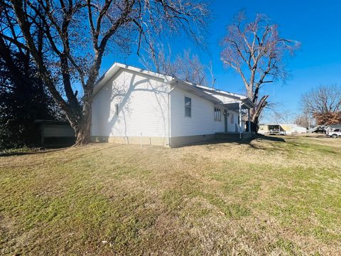 Tiny photo for 1007 Murphy Street, Eldorado, IL 62930 (MLS # 12550335)