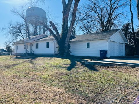 Photo of 1007 Murphy Street, Eldorado, IL 62930 (MLS # 12550335)