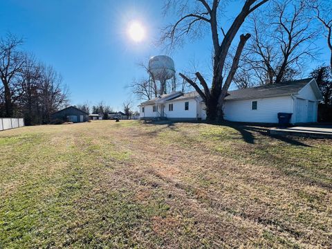 Tiny photo for 1007 Murphy Street, Eldorado, IL 62930 (MLS # 12550335)