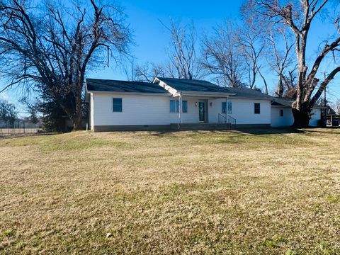Tiny photo for 1007 Murphy Street, Eldorado, IL 62930 (MLS # 12550335)