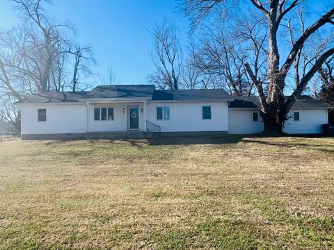 Tiny photo for 1007 Murphy Street, Eldorado, IL 62930 (MLS # 12550335)
