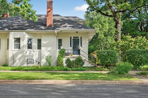 Tiny photo for 102 Keystone Avenue, River Forest, IL 60305 (MLS # 12582263)