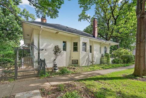 Tiny photo for 102 Keystone Avenue, River Forest, IL 60305 (MLS # 12582263)