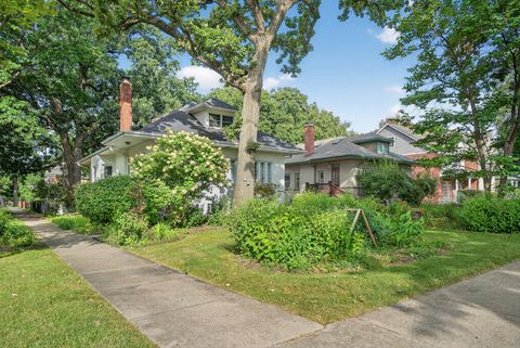 Tiny photo for 102 Keystone Avenue, River Forest, IL 60305 (MLS # 12582263)