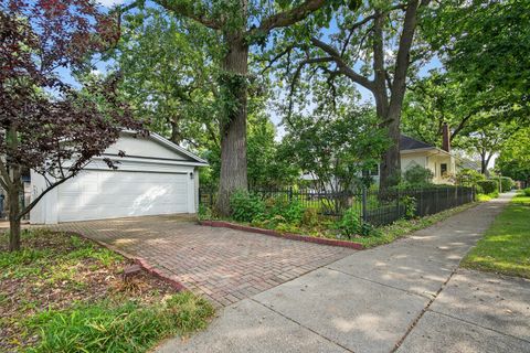Tiny photo for 102 Keystone Avenue, River Forest, IL 60305 (MLS # 12582263)